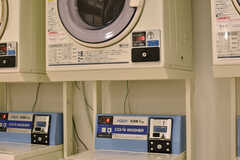 洗濯機と乾燥機はコイン式です。(2018-07-03,共用部,LAUNDRY,1F)