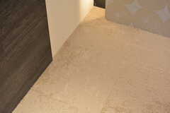 床はカーペットです。（404号室）(2022-03-17,専有部,ROOM,4F)