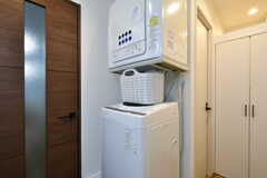洗濯機と乾燥機の様子。無料で使用できます。(2020-12-14,共用部,LAUNDRY,3F)