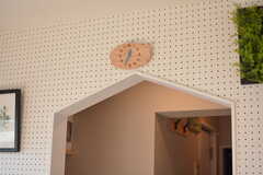 三角屋根の上には時計。（401号室）(2021-02-04,専有部,ROOM,4F)