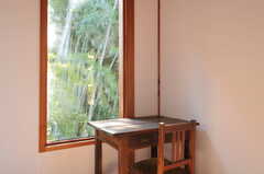 専有部の様子3。窓からは竹林を眺めることが出来ます。（302号室）(2011-10-25,専有部,ROOM,3F)