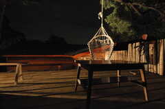 夜の中庭。ハンモックチェアに座ると、こんな眺めです。(2011-11-26,共用部,PARTY,3F)