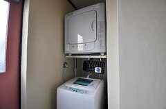 洗濯機、乾燥機の様子。(2011-01-25,共用部,LAUNDRY,1F)