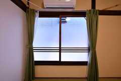 窓がレトロで素敵。（203号室）(2021-11-08,専有部,ROOM,2F)
