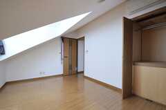 天井は傾斜があります。（301号室）(2013-10-20,専有部,ROOM,3F)