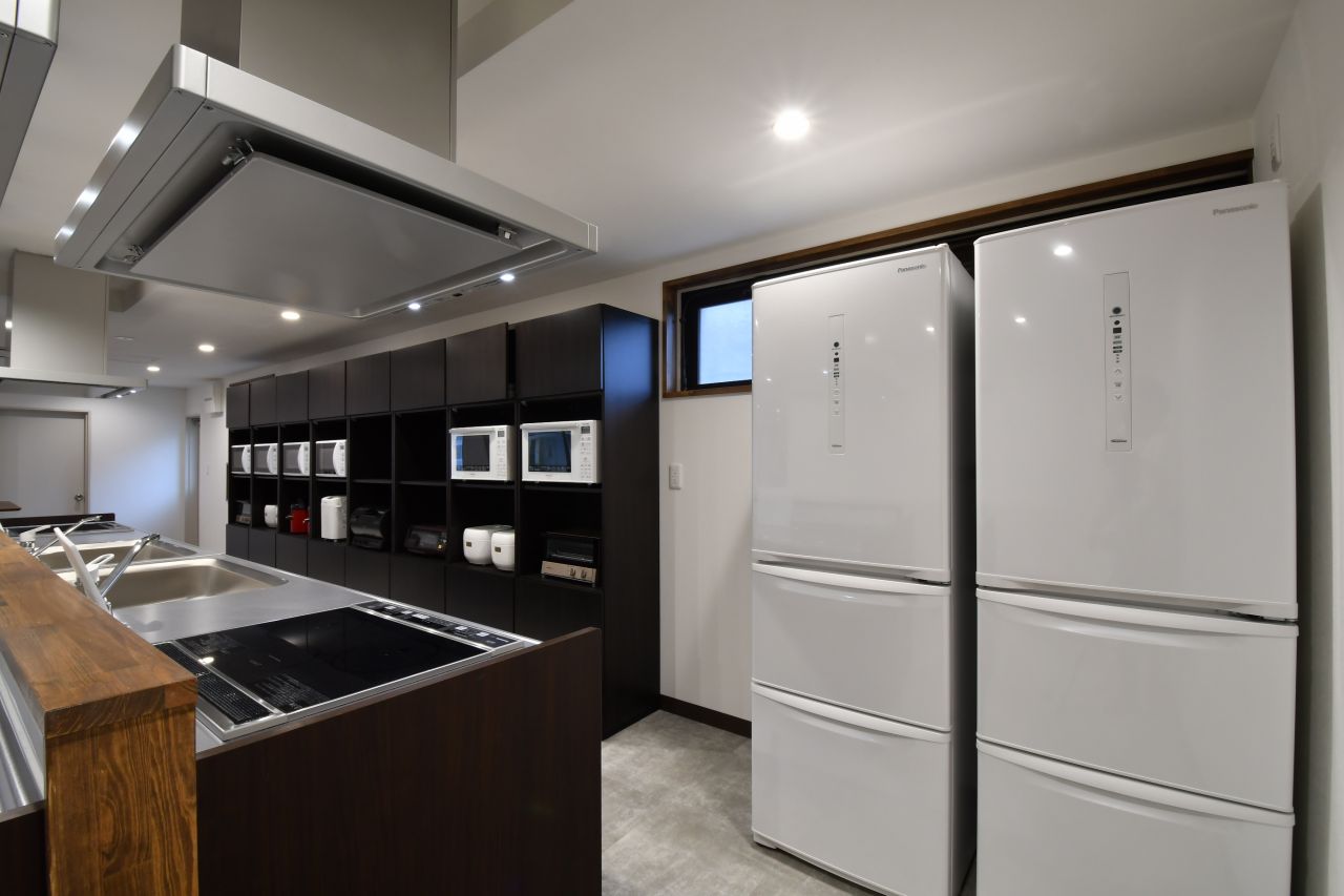 冷蔵庫は2台設置されています。（A棟）|1F キッチン