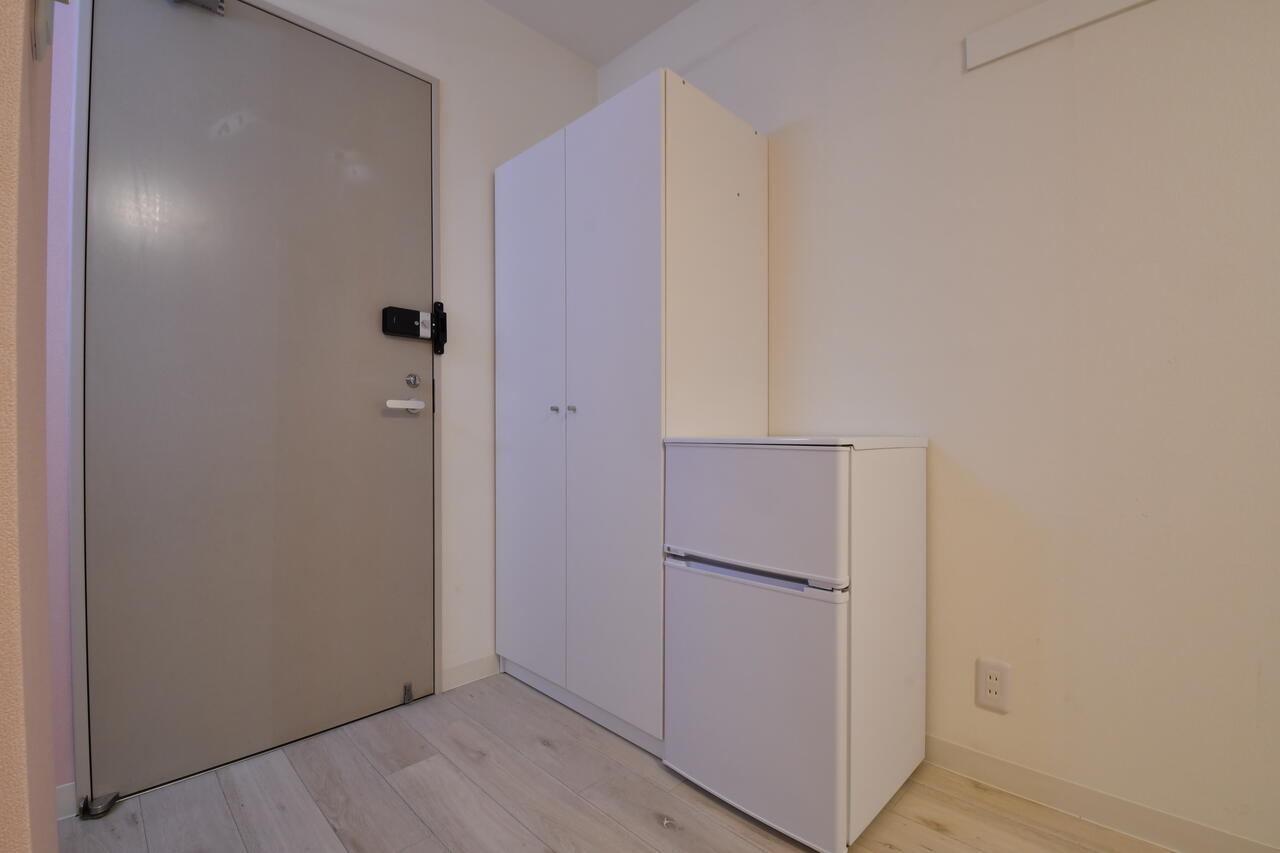 全室、収納と冷蔵庫が用意されています。（109号室）（A棟）|1F 部屋