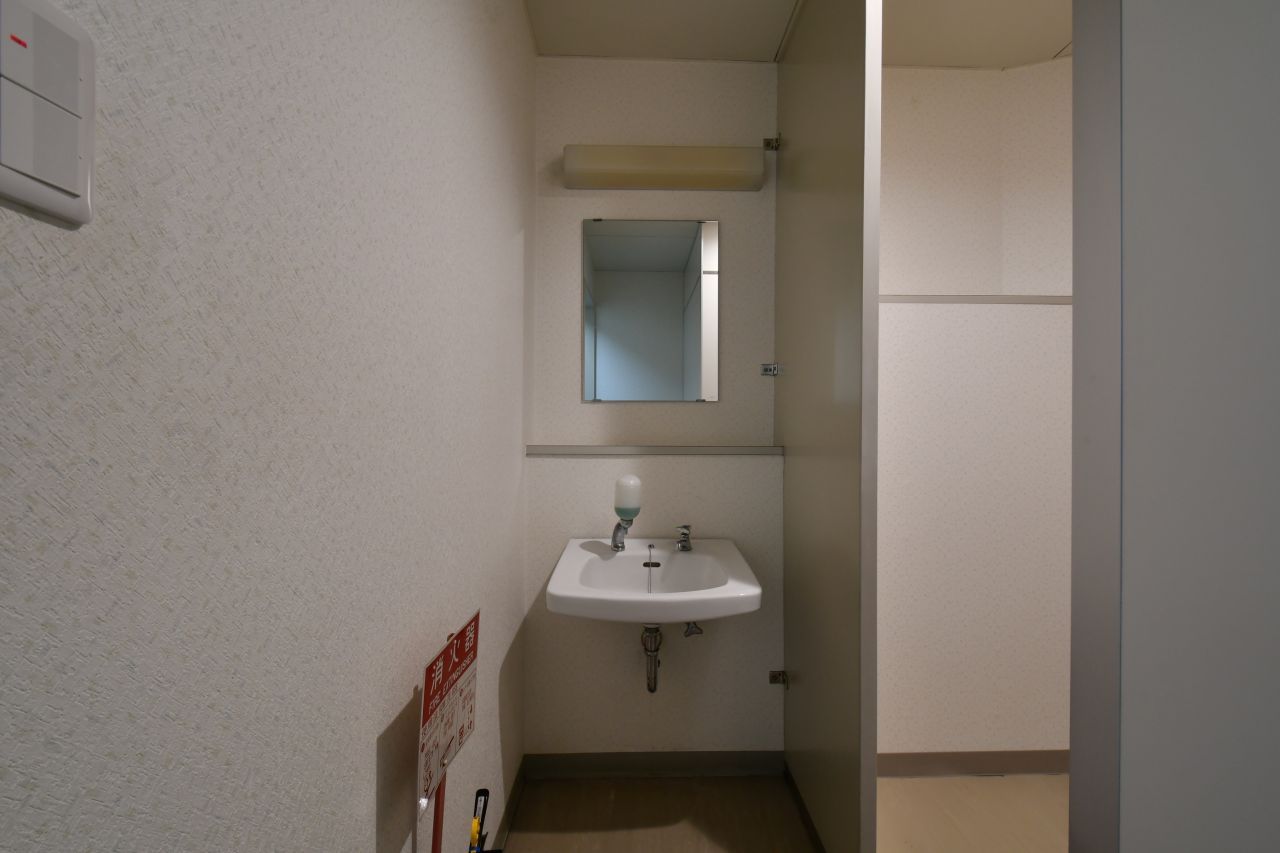 トイレは洗面台が設置されています。（B棟）|3F 洗面台