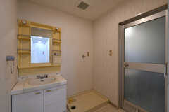 脱衣室の様子。洗面台が設置されています。(2021-06-08,共用部,BATH,1F)