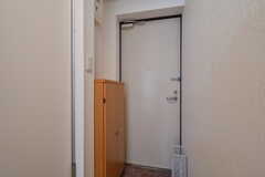 内部から見た玄関まわりの様子。（110号室）(2022-08-08,専有部,ROOM,1F)
