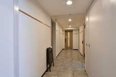 廊下の様子。突き当たりがリビングです。(2020-03-02,共用部,OTHER,1F)