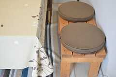 ダイニングテーブルに合わせて作られたベンチ。(2013-04-11,共用部,LIVINGROOM,1F)