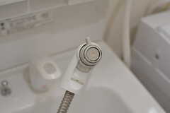 洗面台はシャワー水栓付きです。（A棟）(2020-08-18,共用部,WASHSTAND,1F)
