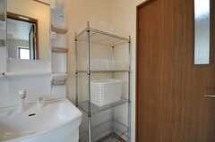 洗面用具などを置ける棚もあります。(2011-09-14,共用部,OTHER,2F)