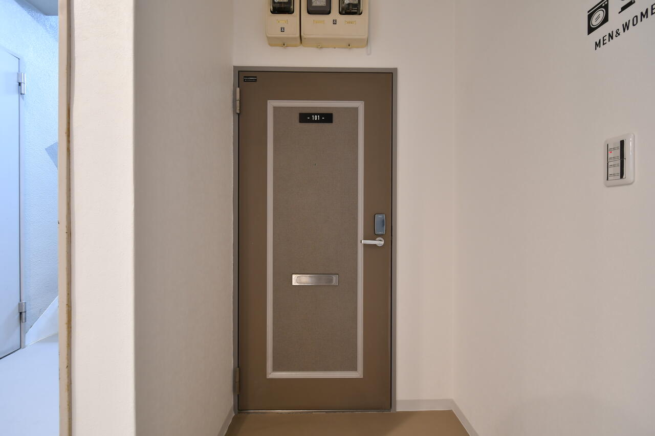 専有部のドア。（101号室）|1F 部屋