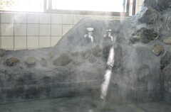 岩風呂も手作りです。(2012-02-10,共用部,BATH,1F)