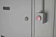 入り口には非接触型の鍵が設置されています。(2013-09-18,共用部,OTHER,1F)