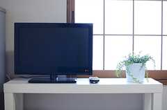 各部屋にはTVが備え付けです。（101号室）(2013-11-27,専有部,ROOM,1F)