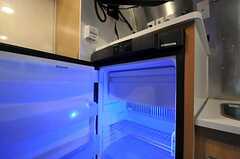 冷蔵庫のライトが近未来。(2011-05-23,専有部,ROOM,1F)