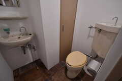 ストックルームの隣はトイレです。(2020-01-10,共用部,TOILET,1F)