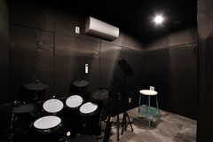 ミュージックルームの様子2。電子ドラムが設置されています。(2021-05-26,共用部,OTHER,1F)