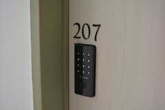 専有部の鍵はナンバー式のオートロック。（207号室）(2021-05-26,専有部,ROOM,2F)
