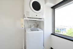 男性用洗濯機と乾燥機の様子。(2021-05-26,共用部,LAUNDRY,5F)