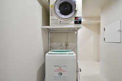 洗面台と乾燥機の様子。(2021-05-26,共用部,LAUNDRY,1F)