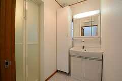 洗面室の様子。脇にバスルームがあります。(2014-10-23,共用部,OTHER,1F)