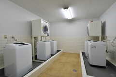 男性専用のランドリールームの様子。電気乾燥機は2台設置されています。(2020-06-11,共用部,LAUNDRY,)