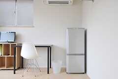 冷蔵庫も全室に備え付けられています。（302号室）	(2013-05-27,専有部,ROOM,3F)
