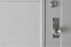 玄関ドアの鍵は、シンプルなタイプ。(2012-06-07,周辺環境,ENTRANCE,5F)