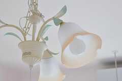 照明は花をモチーフにしたもの。（5012号室）(2012-06-07,専有部,ROOM,5F)