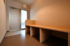ベッド下は収納スペースとして使えます。（106号室）(2023-04-14,専有部,ROOM,1F)