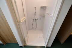 シャワールームの様子。（107号室）(2023-04-14,専有部,ROOM,1F)