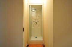 シャワールームの様子。(2011-10-20,共用部,BATH,1F)
