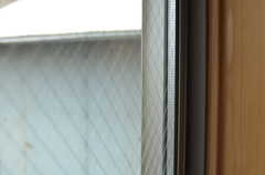 窓は全室ペアガラス。（203号室）(2013-09-24,専有部,ROOM,2F)