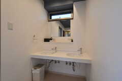 廊下に設置された洗面台の様子。(2020-06-26,共用部,OTHER,2F)