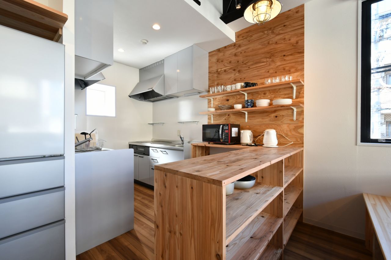 カウンターの奥にキッチンがあります。(2019-11-05,共用部,KITCHEN,2F)