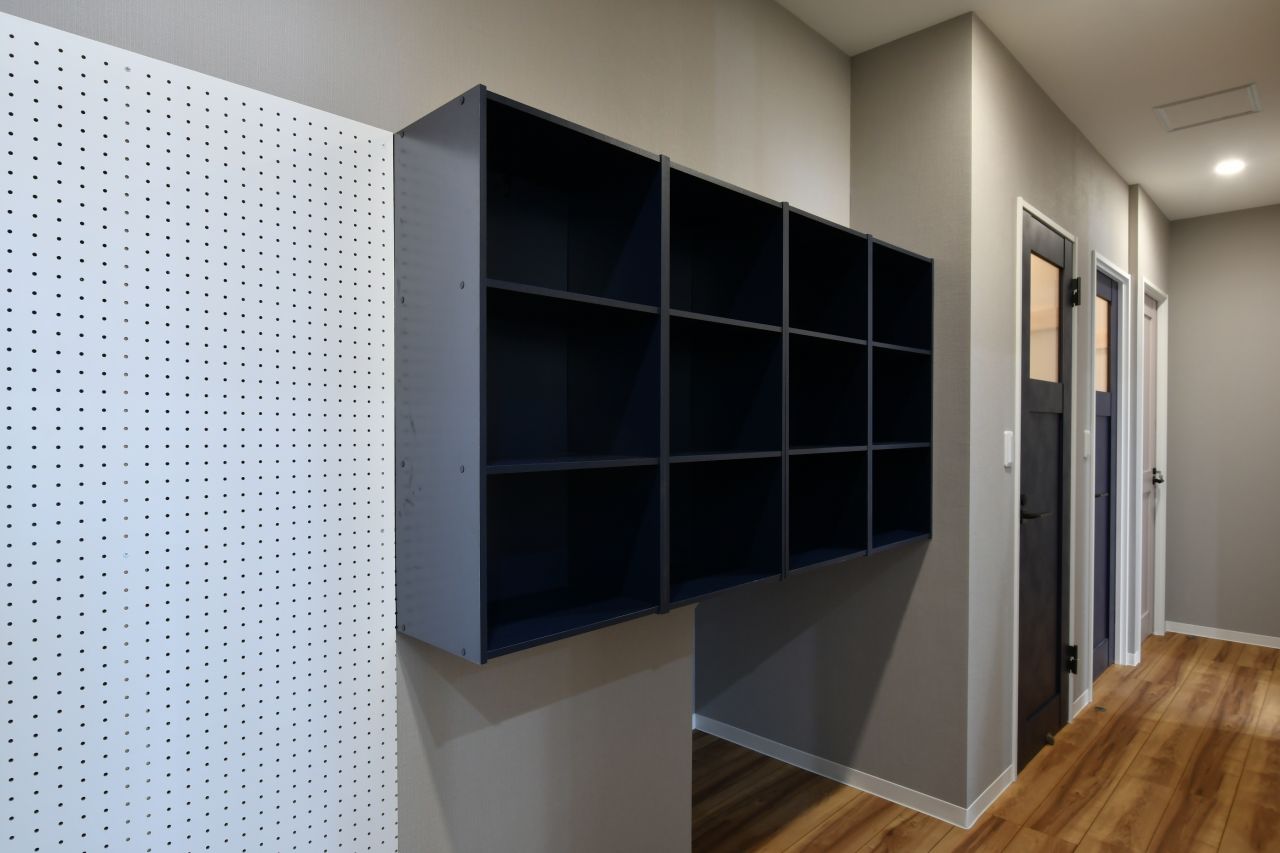 部屋ごとに使える収納棚の様子。バスグッズなどを置いておけます。(2019-11-05,共用部,OTHER,2F)