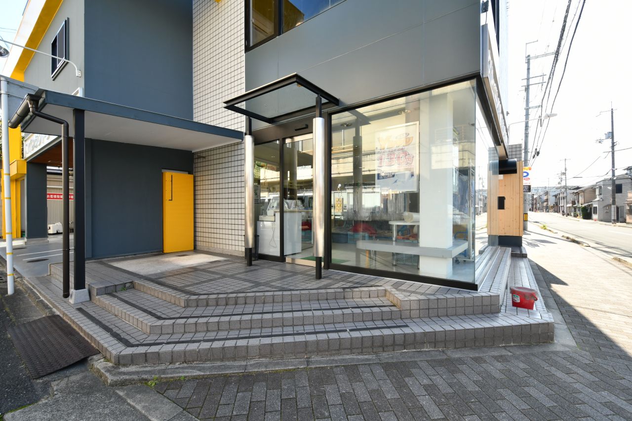1階にはクリーニング店も入っています。(2019-11-05,共用部,ENVIRONMENT,1F)