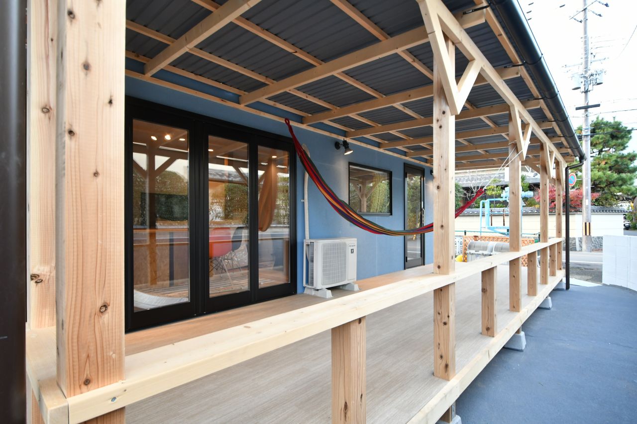 道路側から見たテラス周辺の様子2。(2018-12-05,共用部,OTHER,1F)