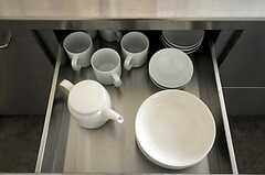 コップやお皿もある程度、揃っています。(2011-04-09,共用部,KITCHEN,1F)