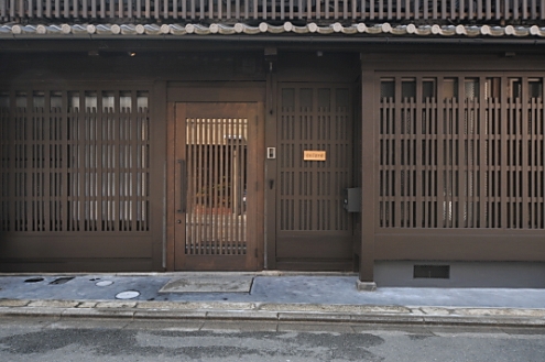 シェアハウスの正面玄関。 (2014-04-08,周辺環境,ENTRANCE,1F)
