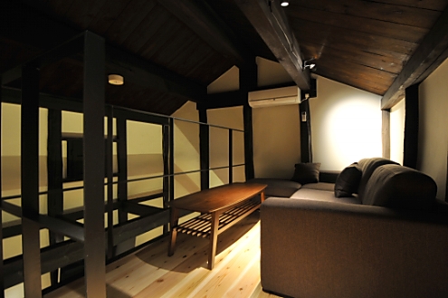 ロフトの様子。 梁が見えます。 (2014-04-08,共用部,LIVINGROOM,2F)