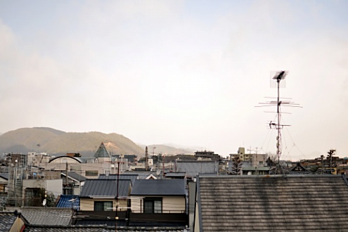屋上の様子3。大文字が見えます。(2014-03-03,共用部,OTHER,4F)