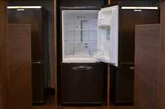 冷蔵庫は2部屋ごとに1台使えます。(2013-05-20,共用部,KITCHEN,1F)