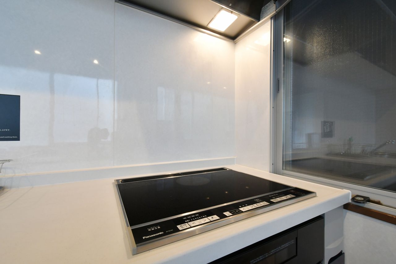 IHクッキングヒーターの様子。(2021-07-07,共用部,KITCHEN,2F)