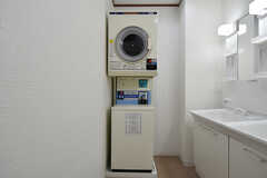 コイン式の洗濯機と乾燥機の様子。(2021-07-07,共用部,LAUNDRY,2F)