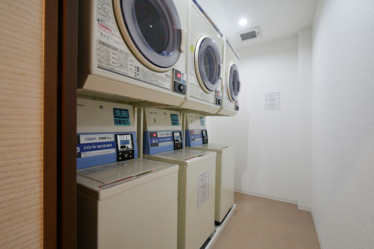 コイン式の洗濯機と乾燥機。(2021-07-07,共用部,LAUNDRY,3F)